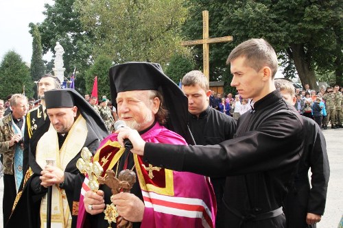 Хрест - це найсильніша зброя, якою можемо подолати зло: VI військове паломництво до Зарваниці.(ФОТО) Хрест - це найсильніша зброя, якою можемо подолати зло: VI військове паломництво до Зарваниці.(ФОТО)